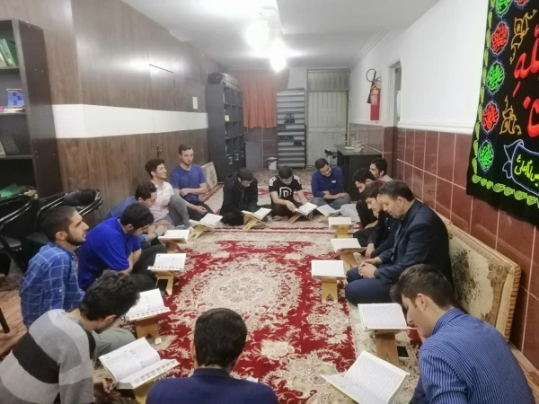 جلسه هفتگی آموزش قرآن کریم در سرای دانشجویی 