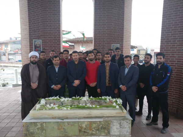 حضور دانشجومعلمان سر  مزار کوچک خان جنگلی