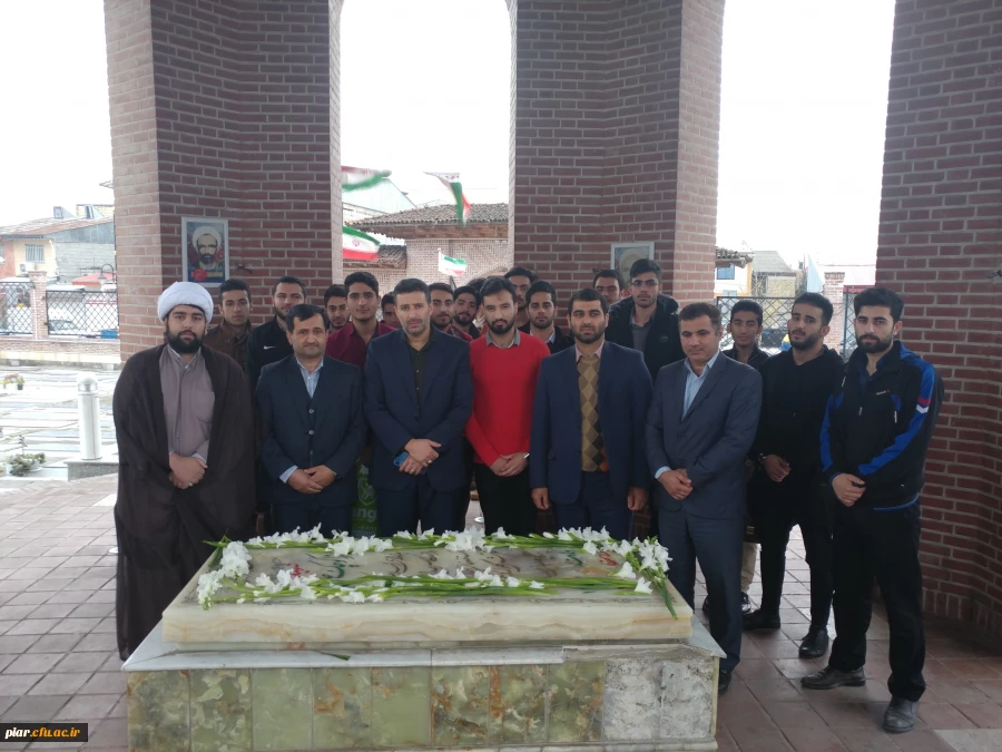 حضور دانشجومعلمان سر  مزار کوچک خان جنگلی