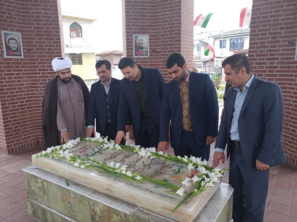 حضور دانشجومعلمان سر  مزارکوچک خان جنگلی