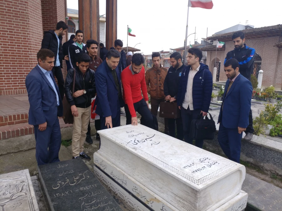 حضور دانشجومعلمان سر  مزارکوچک خان جنگلی