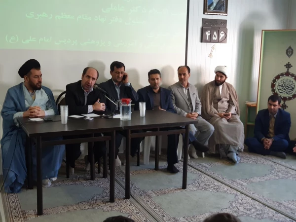 جلسه توجیهی وتبیینی ، پرسش و پاسخ مسئولین با دانشجومعلما