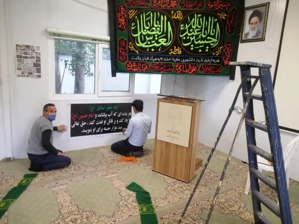 فضا سازی پردیس و اعلام  محرم با برافراشتن پرچم اباعبدالله الحسین (ع)