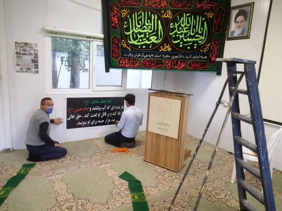 فضا سازی پردیس و اعلام  محرم با برافراشتن پرچم اباعبدالله الحسین (ع)