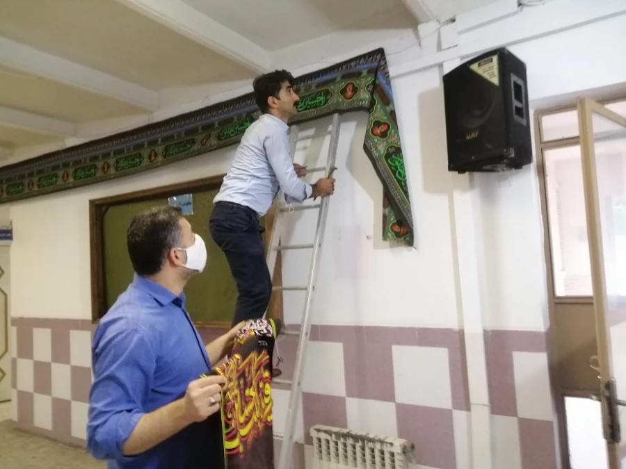 فضا سازی پردیس و اعلام  محرم با برافراشتن پرچم اباعبدالله الحسین (ع)