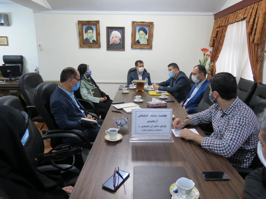 اربعین نماد پیام های معرفتی عاشورا است که هرروز بر درخشش و تازگی آن افزوده می شود. 2